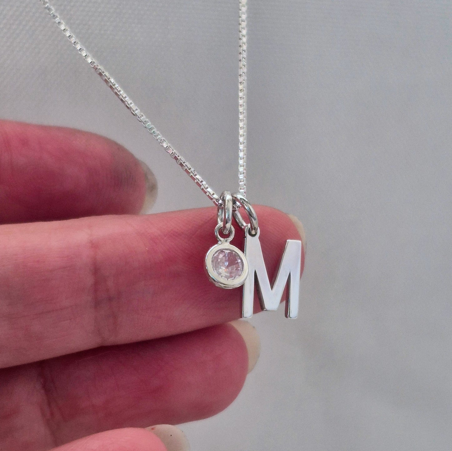 Colar Letra Personalizável e Ponto de Luz em Prata