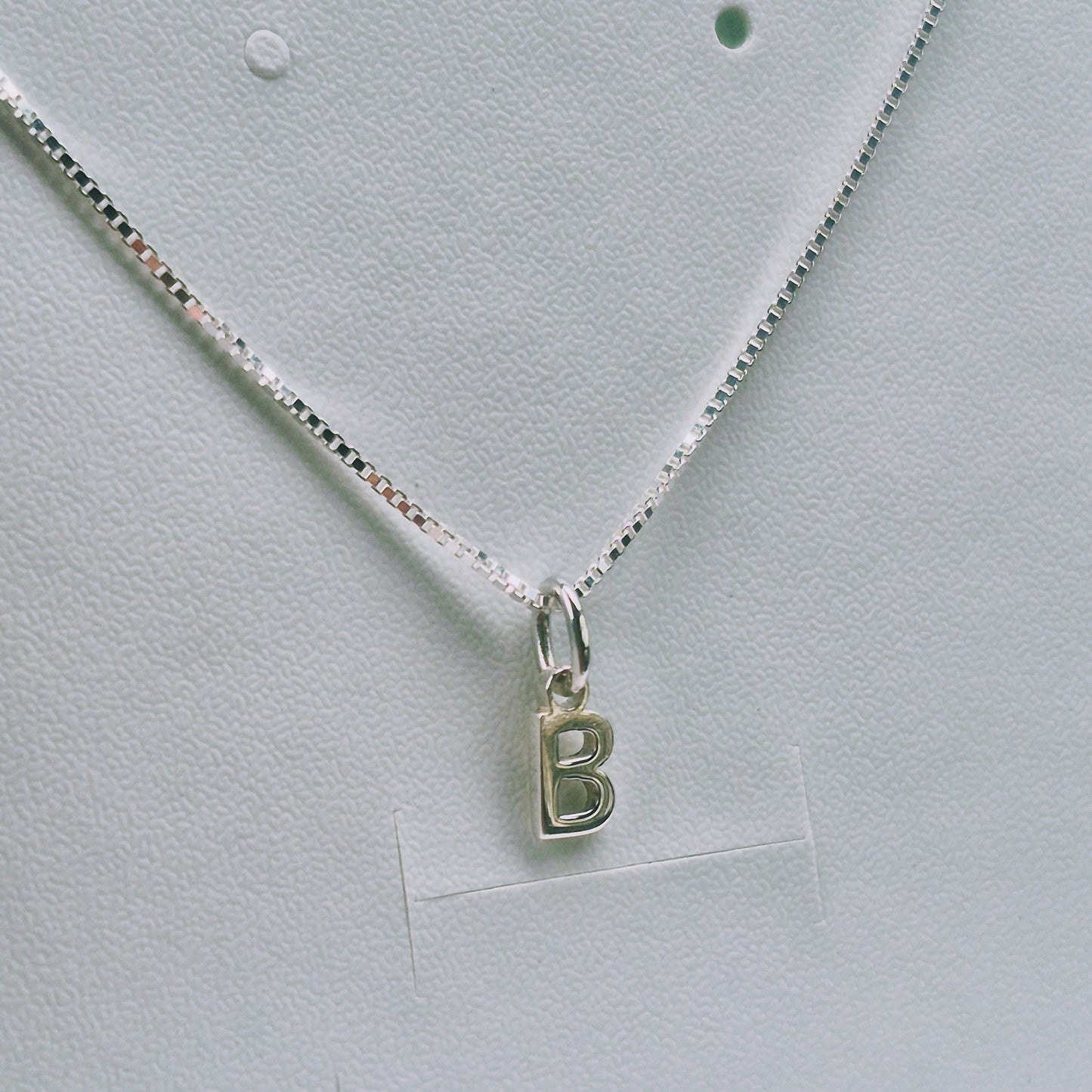 Colar Pingente Letra 6mm Ju Chagas em Prata