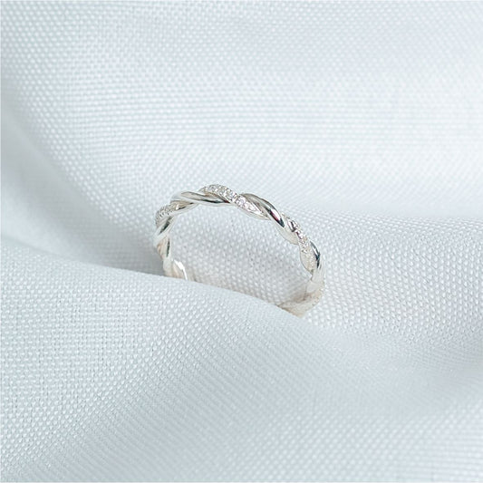 Anel Aliança Entrelaçado Cravação Zircônias em Prata 950