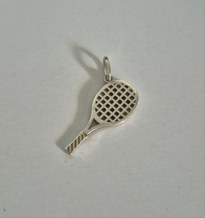 Pingente Raquete Tênis 18mm em Prata